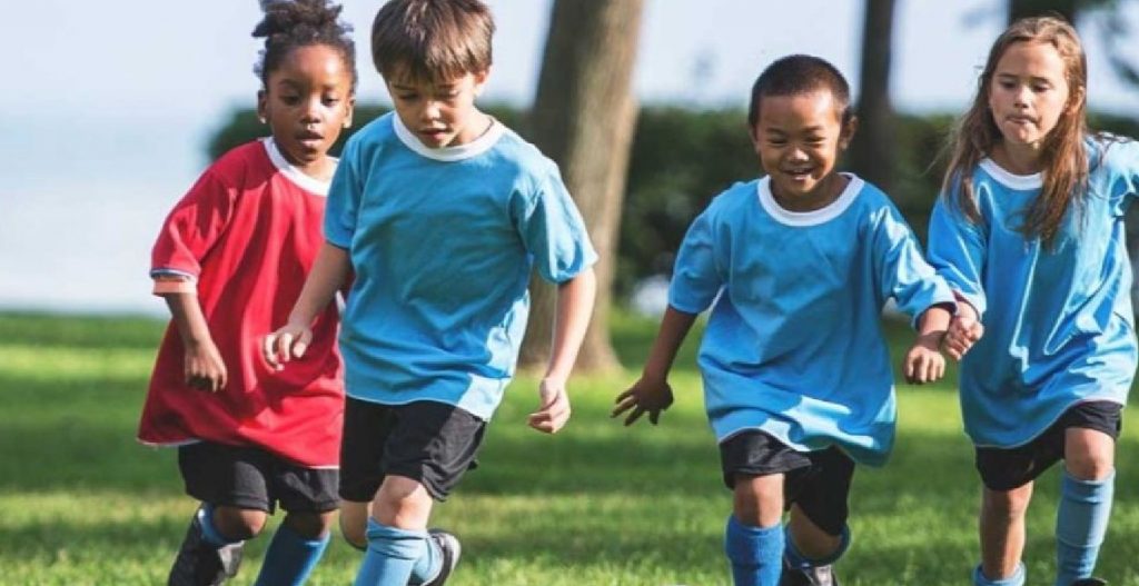 O esporte na infância contribui com o desenvolvimento das crianças